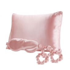 Satino miego rinkinys: pagalvės užvalkalas, akių kaukė - miego akiniai, gumytės plaukams Be Osom Silky Satin Pink